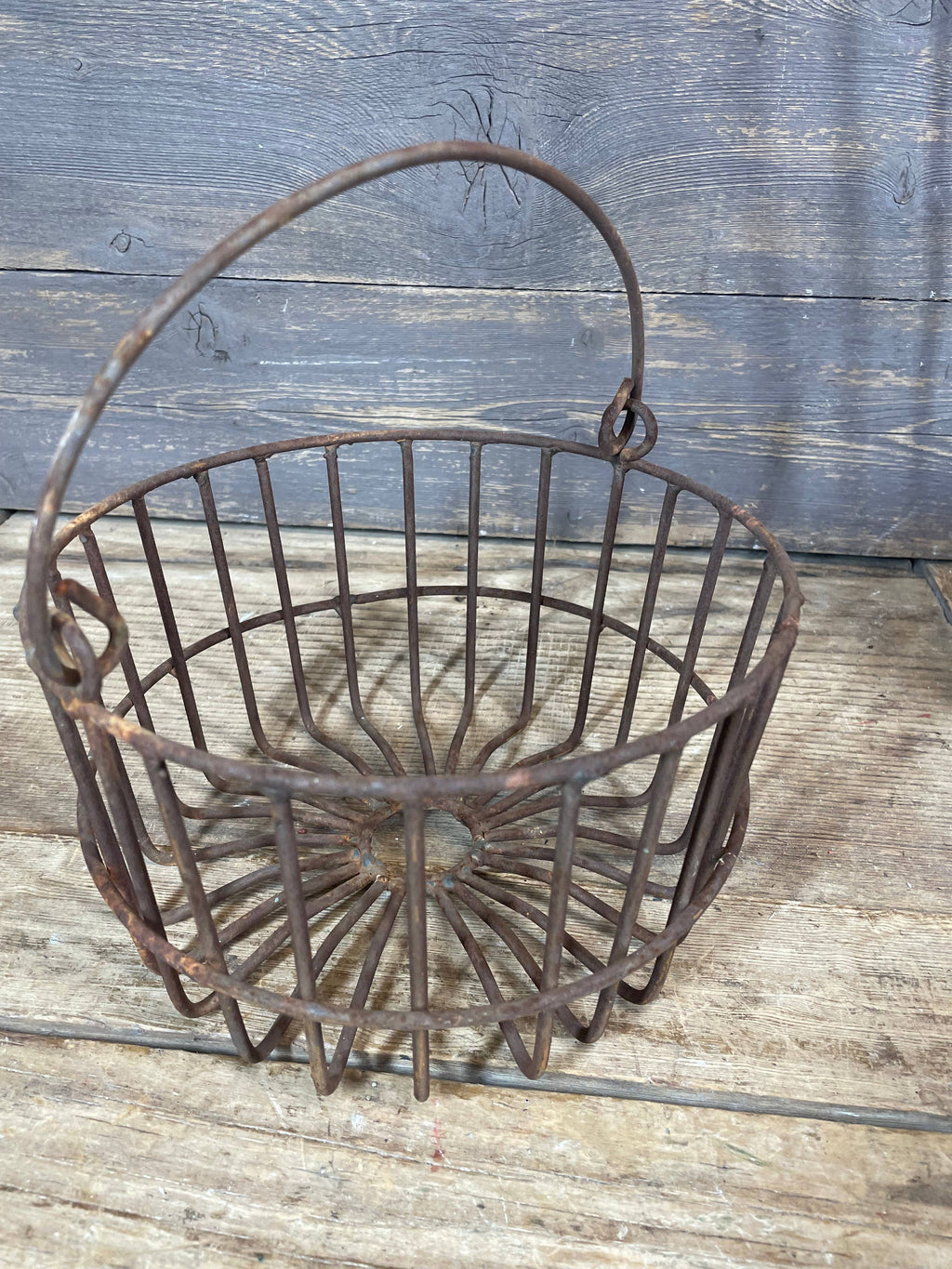 Rusty Farmhouse Metal Egg Basket